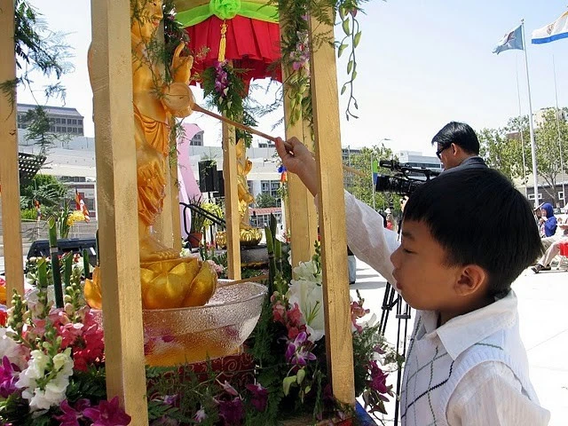 Chùm ảnh:  Rực rỡ cờ hoa PG tại lễ hội Vesak người Việt ở San Jose ảnh 69