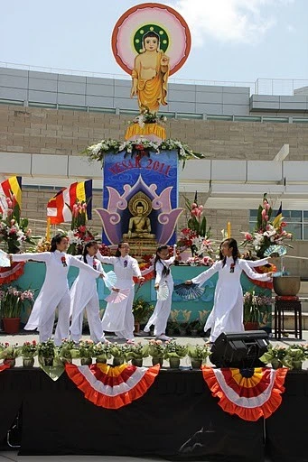 Chùm ảnh:  Rực rỡ cờ hoa PG tại lễ hội Vesak người Việt ở San Jose ảnh 61