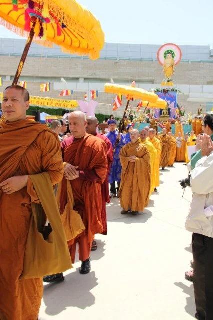 Chùm ảnh:  Rực rỡ cờ hoa PG tại lễ hội Vesak người Việt ở San Jose ảnh 19