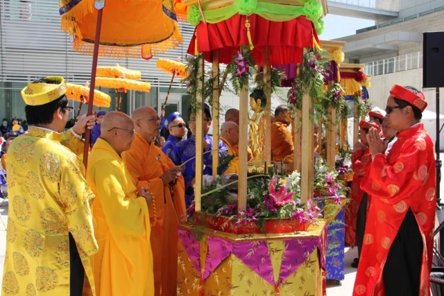 Chùm ảnh:  Rực rỡ cờ hoa PG tại lễ hội Vesak người Việt ở San Jose ảnh 66