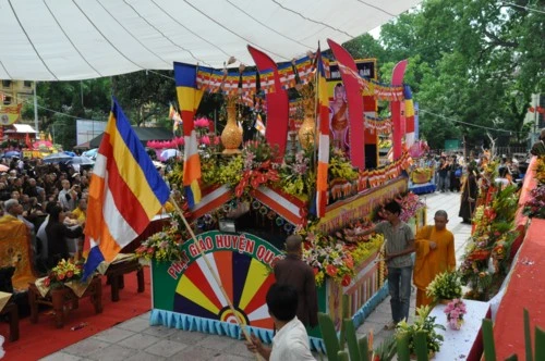 Chùm ảnh: Hơn 40 xe hoa diễu hành qua lễ đài Phật Đản PL.2555 tại thủ đô Hà Nội ảnh 4