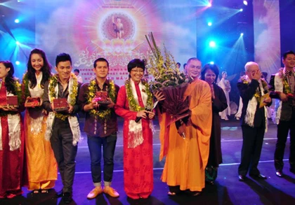 Không khí Đại lễ Phật đản 2011 ngập tràn các tỉnh miền Bắc ảnh 4