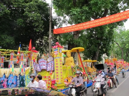 Chùm ảnh: Hơn 40 xe hoa diễu hành qua lễ đài Phật Đản PL.2555 tại thủ đô Hà Nội ảnh 2