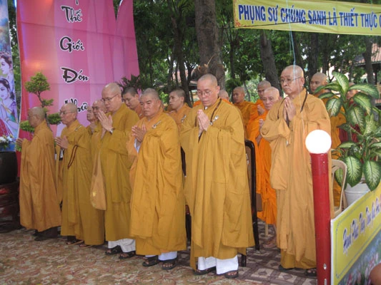 TPHCM: Phật giáo quận Tân Bình tổ chức Đại lễ Phật đản PL. 2555 ảnh 9