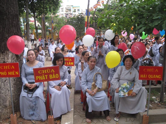 TPHCM: Phật giáo quận Tân Bình tổ chức Đại lễ Phật đản PL. 2555 ảnh 17