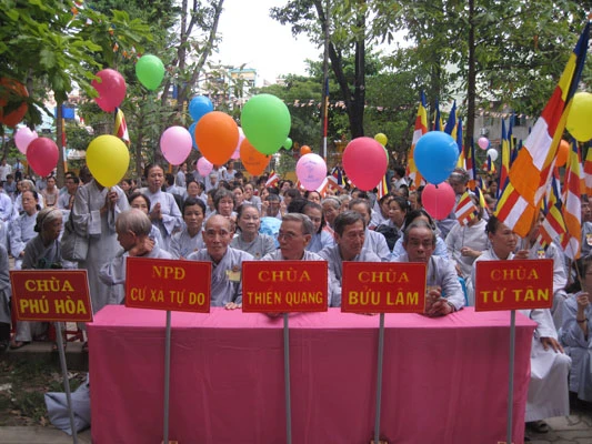 TPHCM: Phật giáo quận Tân Bình tổ chức Đại lễ Phật đản PL. 2555 ảnh 16