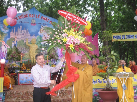 TPHCM: Phật giáo quận Tân Bình tổ chức Đại lễ Phật đản PL. 2555 ảnh 5