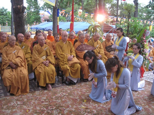 TPHCM: Phật giáo quận Tân Bình tổ chức Đại lễ Phật đản PL. 2555 ảnh 20