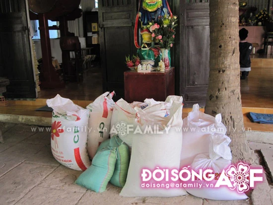 Lễ Phật Đản ở một ngôi chùa từ thiện ảnh 7