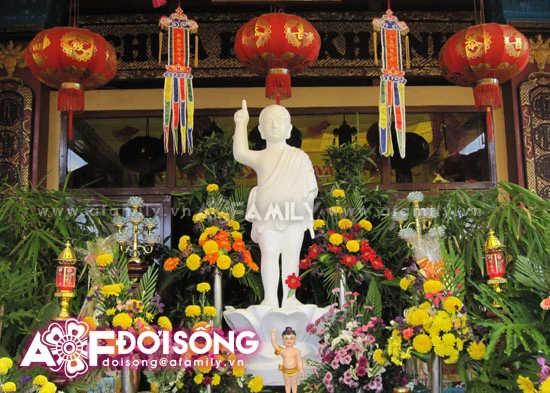 Lễ Phật Đản ở một ngôi chùa từ thiện ảnh 2