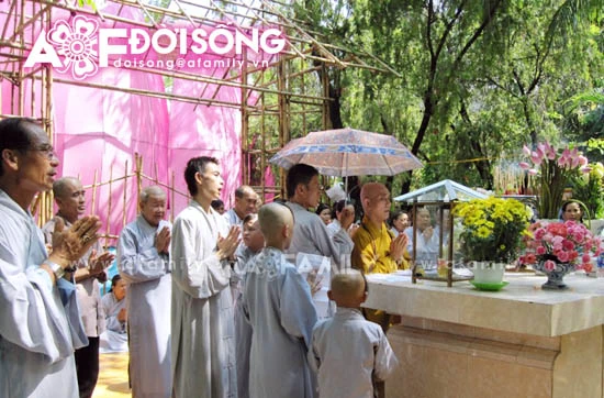 Lễ Phật Đản ở một ngôi chùa từ thiện ảnh 5