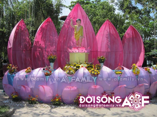 Lễ Phật Đản ở một ngôi chùa từ thiện ảnh 3