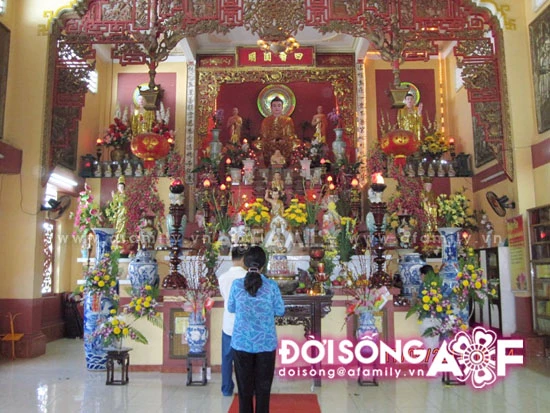 Lễ Phật Đản ở một ngôi chùa từ thiện ảnh 1