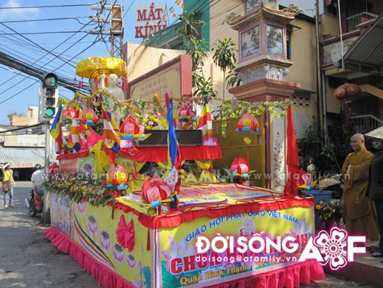 Lễ Phật Đản ở một ngôi chùa từ thiện ảnh 4