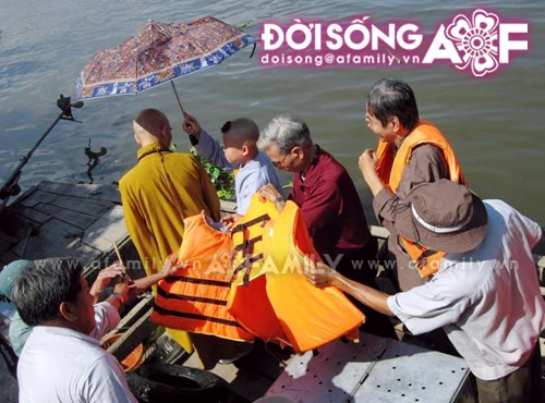 Lễ Phật Đản ở một ngôi chùa từ thiện ảnh 9