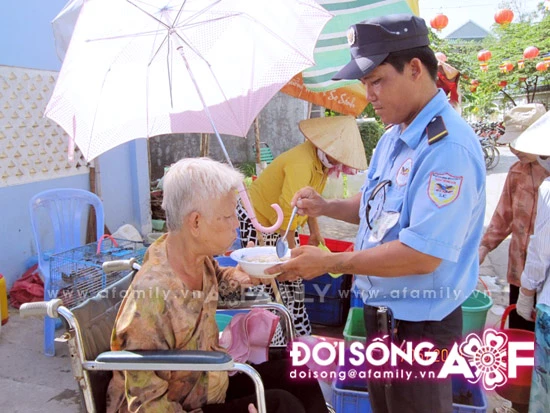 Lễ Phật Đản ở một ngôi chùa từ thiện ảnh 17