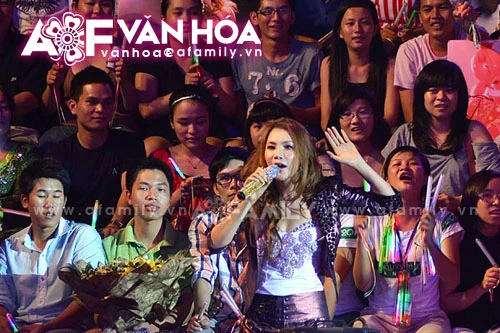 Hồ Quỳnh Hương hóa "Phật Bà Nghìn Mắt Nghìn Tay" ảnh 11