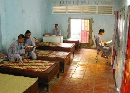 Hinh - Tang Ni o tro.JPG