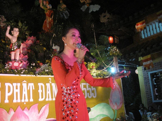 TPHCM: Chùa Hải Quang tổ chức đêm ca nhạc mừng Phật đản PL.2555 ảnh 11