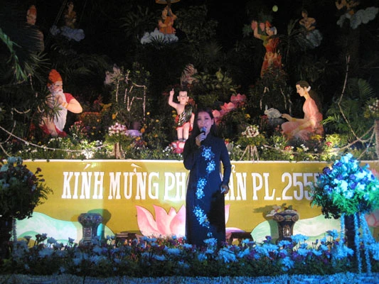 TPHCM: Chùa Hải Quang tổ chức đêm ca nhạc mừng Phật đản PL.2555 ảnh 12