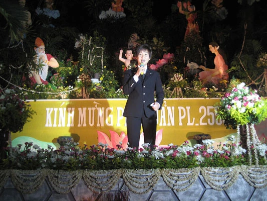 TPHCM: Chùa Hải Quang tổ chức đêm ca nhạc mừng Phật đản PL.2555 ảnh 17