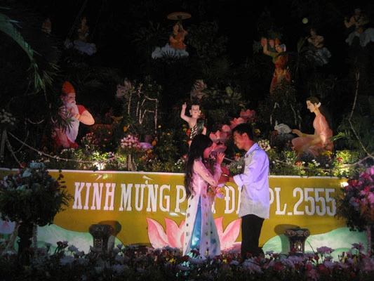 TPHCM: Chùa Hải Quang tổ chức đêm ca nhạc mừng Phật đản PL.2555 ảnh 19