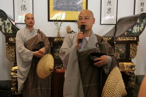 Trung Quốc: Phật giáo Hàng Châu ôm bát khất thực năm 2011 ảnh 2