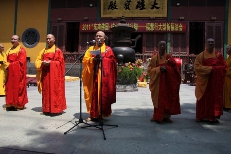 Trung Quốc: Phật giáo Hàng Châu ôm bát khất thực năm 2011 ảnh 4