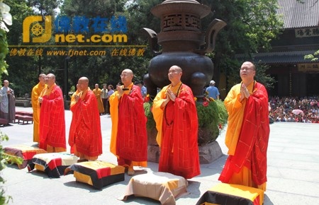 Trung Quốc: Phật giáo Hàng Châu ôm bát khất thực năm 2011 ảnh 5