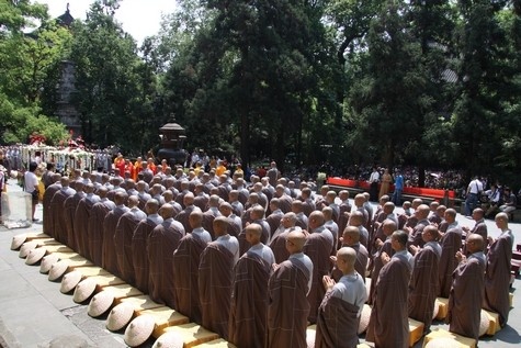 Trung Quốc: Phật giáo Hàng Châu ôm bát khất thực năm 2011 ảnh 7