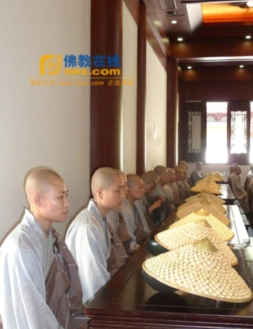 Trung Quốc: Phật giáo Hàng Châu ôm bát khất thực năm 2011 ảnh 14