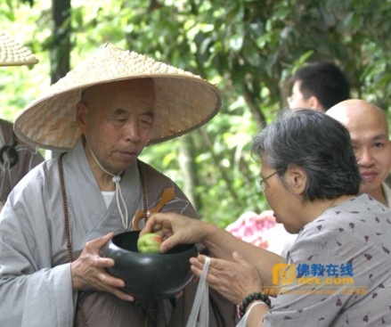 Trung Quốc: Phật giáo Hàng Châu ôm bát khất thực năm 2011 ảnh 16