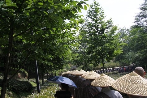 Trung Quốc: Phật giáo Hàng Châu ôm bát khất thực năm 2011 ảnh 17