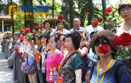 Trung Quốc: Phật giáo Hàng Châu ôm bát khất thực năm 2011 ảnh 18