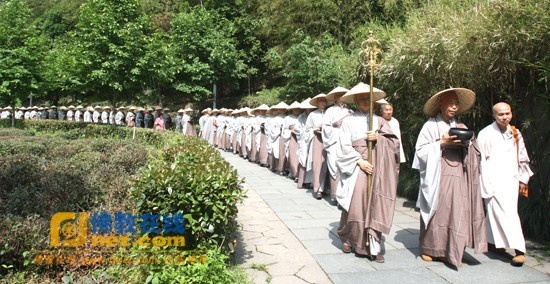 Trung Quốc: Phật giáo Hàng Châu ôm bát khất thực năm 2011 ảnh 20