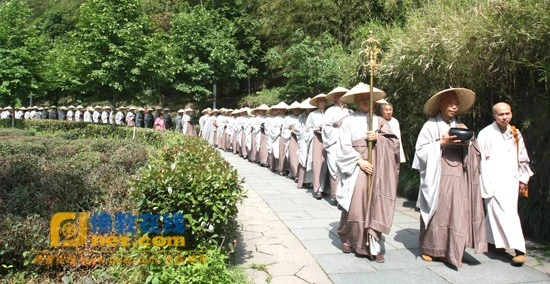 Trung Quốc: Phật giáo Hàng Châu ôm bát khất thực năm 2011 ảnh 20