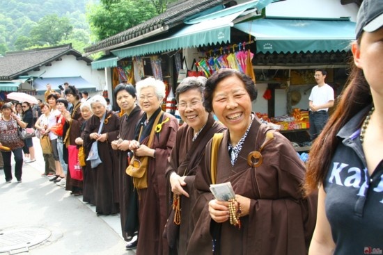 Trung Quốc: Phật giáo Hàng Châu ôm bát khất thực năm 2011 ảnh 44