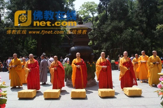 Trung Quốc: Phật giáo Hàng Châu ôm bát khất thực năm 2011 ảnh 47