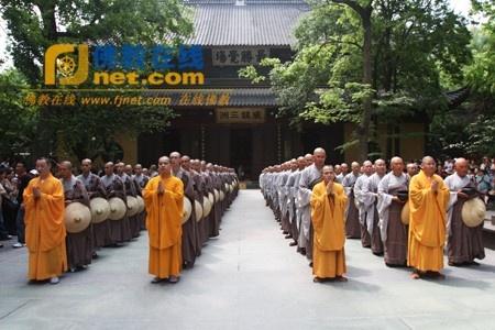 Trung Quốc: Phật giáo Hàng Châu ôm bát khất thực năm 2011 ảnh 48