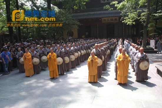 Trung Quốc: Phật giáo Hàng Châu ôm bát khất thực năm 2011 ảnh 49