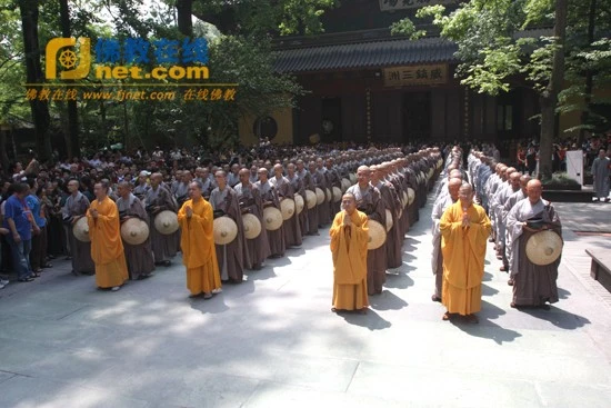 Trung Quốc: Phật giáo Hàng Châu ôm bát khất thực năm 2011 ảnh 49