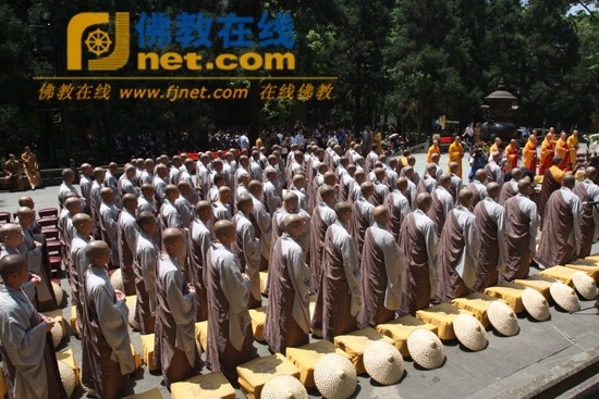 Trung Quốc: Phật giáo Hàng Châu ôm bát khất thực năm 2011 ảnh 52