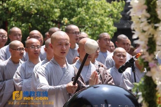 Trung Quốc: Phật giáo Hàng Châu ôm bát khất thực năm 2011 ảnh 55