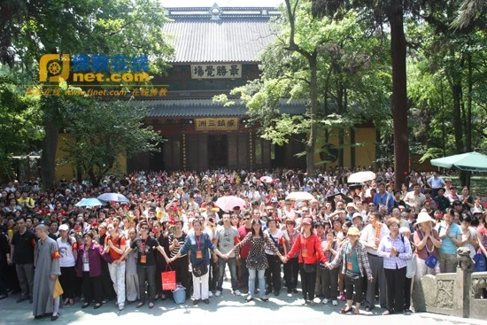 Trung Quốc: Phật giáo Hàng Châu ôm bát khất thực năm 2011 ảnh 57