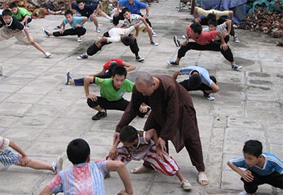 Sư thầy 'nhiều trong một' và gần 100 đứa con ảnh 1 Sư thầy 'nhiều trong một' và gần 100 đứa con ảnh 1