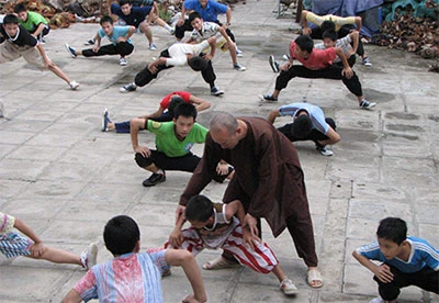 Sư thầy 'nhiều trong một' và gần 100 đứa con ảnh 1