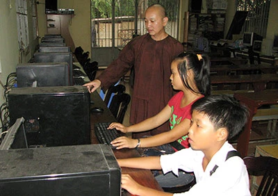 Sư thầy 'nhiều trong một' và gần 100 đứa con ảnh 2