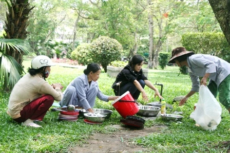 Hình ảnh các Tăng Ni trẻ đi thi tốt nghiệp THPT ảnh 7