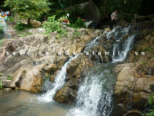 Bồng bềnh vẻ đẹp Thiên Cấm Sơn ảnh 4