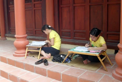Vào chùa “dùi mài kinh sử” ảnh 2